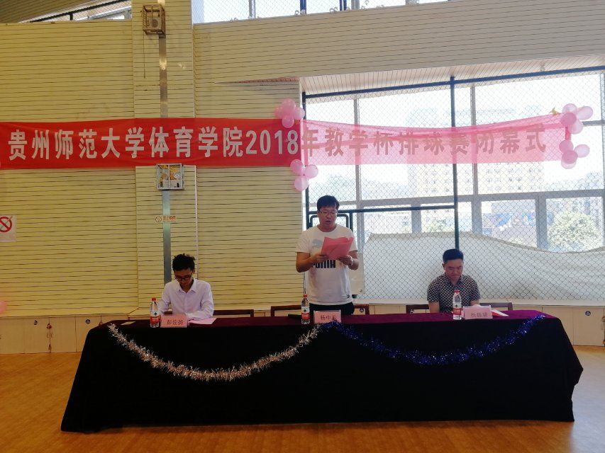 中心举行,参加本次活动的老师有办公室主任杨中兵,2015级辅导员杨馥瑞