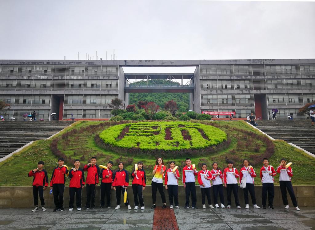 龙里县民族完全中学图片